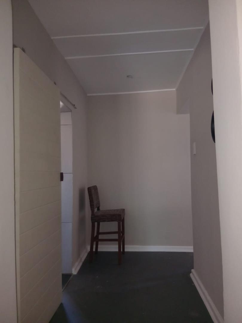 To Let 1 Bedroom Property for Rent in Humewood Eastern Cape